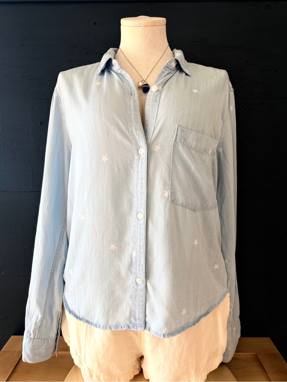Rails “Dana Printed Denim” Star Print Button Up Lyocell Chambray Small EUC